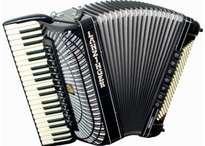 Piano accordion with cassotto